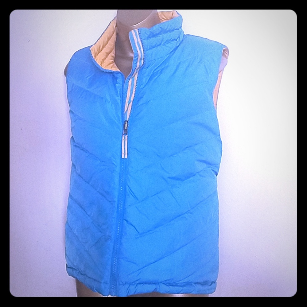 Reversible puffy vest